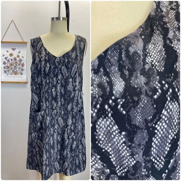 H&M - Lightweight Python 🐍 A-Line Dress - Picture 1 of 4
